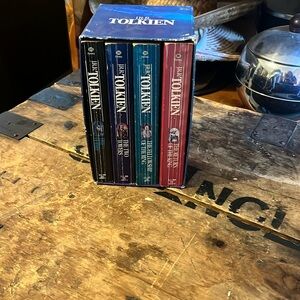 1982 J.R.R. Tolkien the Hobbit and the complete Lord of the Rings Box Set